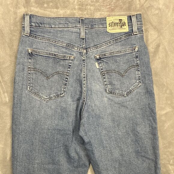 Levi’s SilverTab Women’s 29x26 High Waisted Mom Jeans Blue Medium Wash Tapered L - Picture 8 of 9
